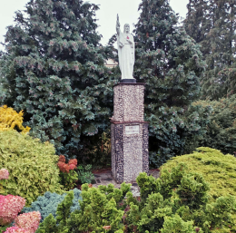 Kapliczka kolumnowa z figurą Jezusa. Stęszew. powiat poznański.