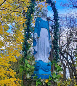 Figura Matki Bożej. Trzebaw, gmina Stęszew. powiat poznański.