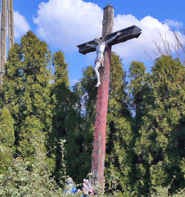 Przydrożny krzyż drewniany, skrzyżowanie Średzkiej i Śremskiej. Śrem. Powiat Śremski, woj. wielkopolskie.