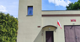 Kapliczka Św. Floriana na budynku remizy strażackiej. Młynkowo, gmina Duszniki, powiat szamotulski, woj. wielkopolskie.