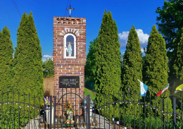 Kapliczka murowana z figurą Matki Bożej, 1945 r. Wierzeja, gmina Duszniki, powiat szamotulski, woj. wielkopolskie.