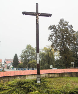 Krzyż misyjny przy kościele św. Wojciecha. Kaszczor, gmina Przemęt, powiat wolsztyński.