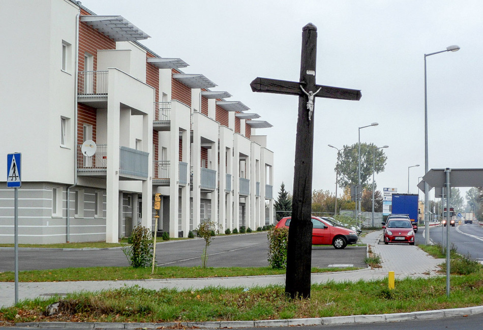 Krzyż u zbiegu ulic Gnieźnieńskiej i Czerniejewskiej. Września, powiat wrzesiński.