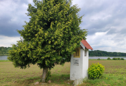 Kapliczka murowona z figurą Św. Józefa Białe Piątkowo, gmina Miłosław, powiat wrzesiński, woj. wielkopolskie.