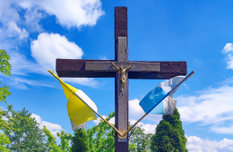 Fragment krzyża przydrożnego. Gozdowo, gmina Września, powiat wrzesiński, woj. wielkopolskie.