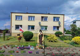 Figura Św. Teresy, ogródek budynku nr 19. Grabowo Królewskie, gmina Kołaczkowo, powiat wrzesiński, woj. wielkopolskie.