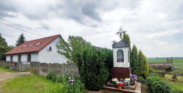 Kapliczka murowana z figurą Matki Bożej, Rudki, gmina Miłosław, powiat wrzesiński, woj. wielkopolskie.