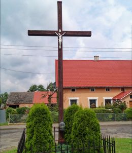 Drewniany krzyż przydrożny. Marwice, gmina Widuchowa.