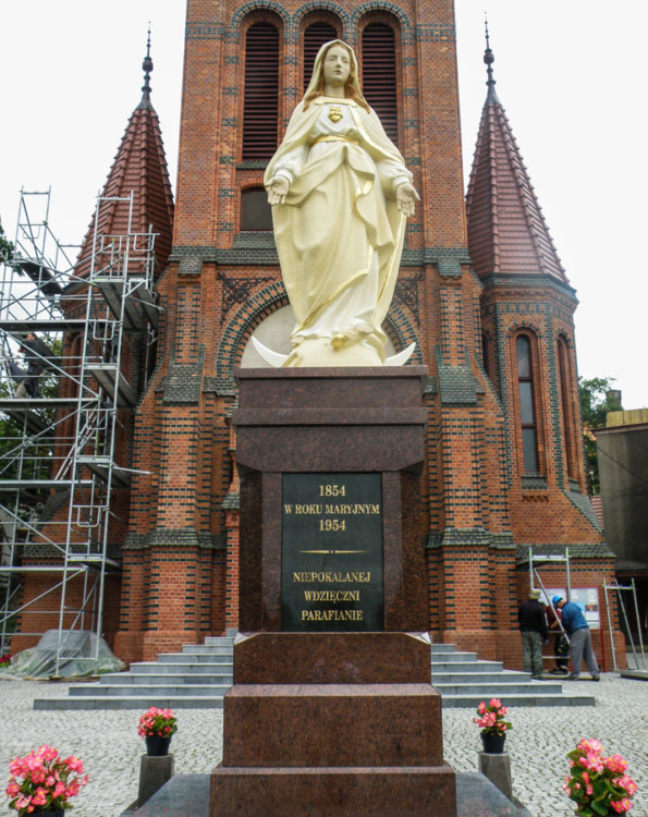 Figura Matki Boskiej przy kościele św.Józefa. Szczecin, Szczecin.