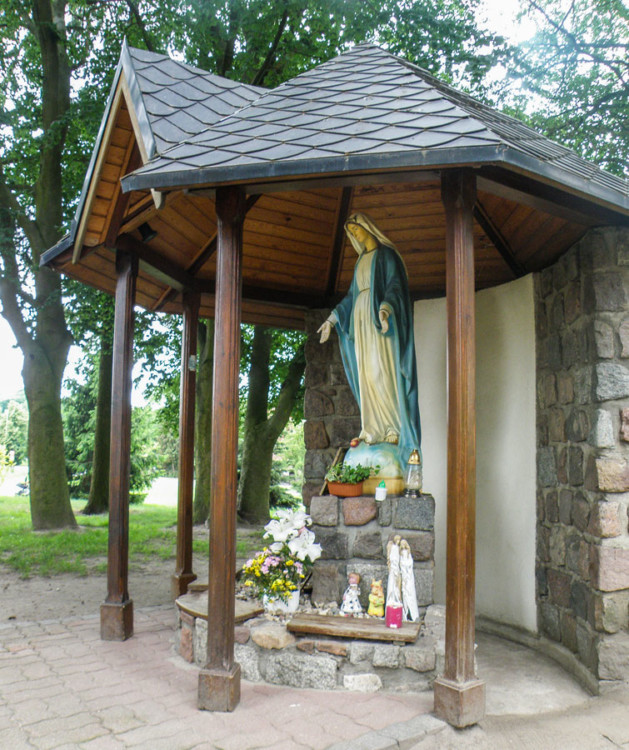 Kapliczka Matki Bożej przy kościele pw. Św. Antoniego z Padwy. Szczecin, Warszewo, Szczecin.