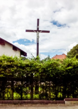 Krzyż przy kościele pw. św. Brata Alberta, ulica Zegadłowicza. Szczeci, Głębokie, Szczecin.